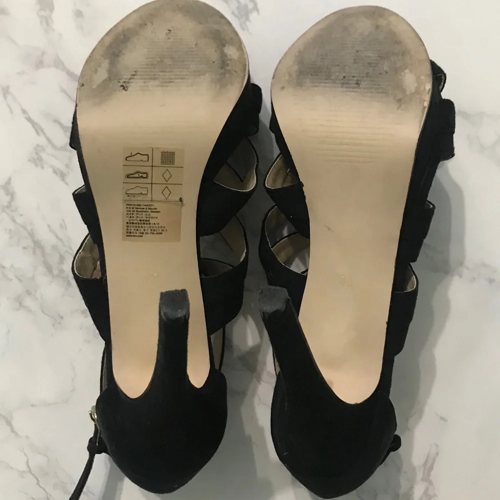 H&M black platform strappy cross cross sandals 7